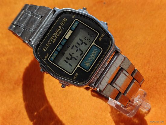 Электронные часы. Электроника 52Б, экспортный вариант (Electronika 52B), 5 мелодий (в том числе, Малинка и Подмосковные вечера), браслет в качестве бонуса. Редкие. Торг есть.