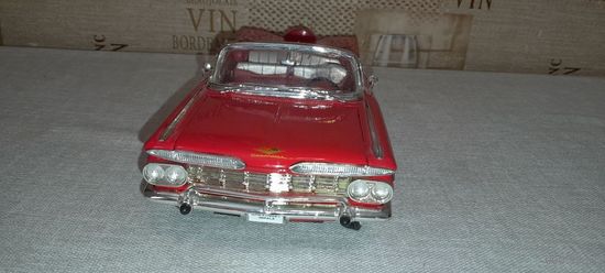 Модель 1:18 Road Signature 1959 Chevrolet Impala