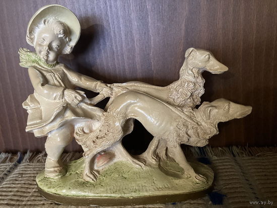 Статуэтка Девочка с борзыми собаками