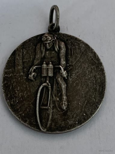 Серебряная медаль для велосипедистов, предоставленная компанией Dunlop.