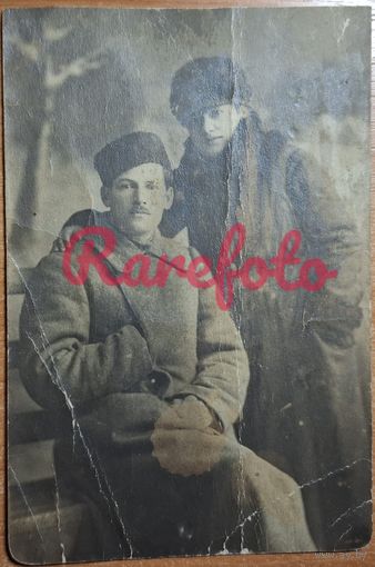 1910-е Открыточный формат семейная пара студийное фото типажи ретро