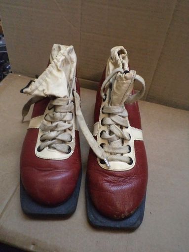 Лыжные ботинки Botas. Кожа. Размер на фото.