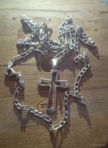 Цепочка серебряная с крестиком.
