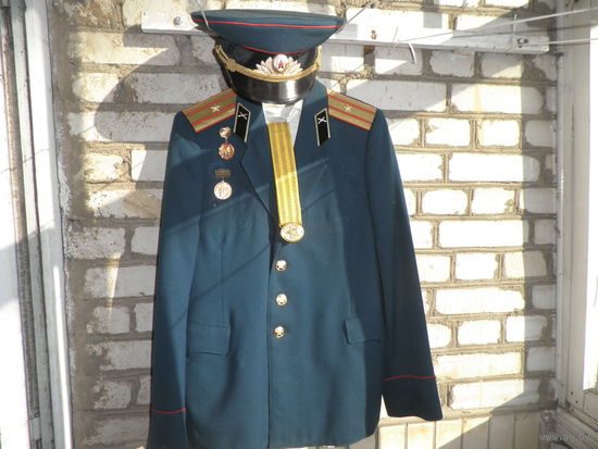 Парадный офицерский мундир участника ВОВ(китель,рубашка,брюки,парадный ремень,фуражка).С рубля.