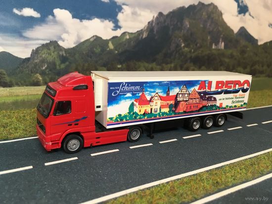 Модель грузового автомобиля Volvo FH12. Масштаб НО-1:87.