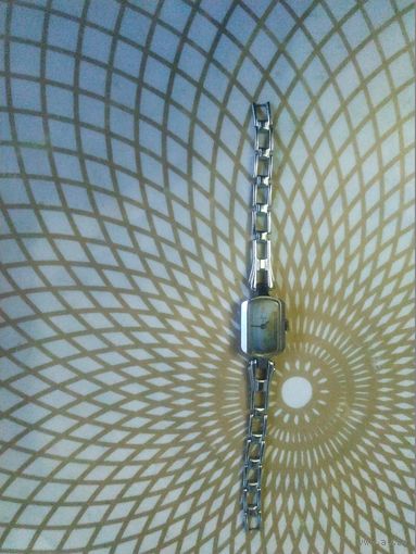 Часы наручные Луч с браслетом.Состояние на скане. В коллекцию,ремонт,на запчасти.