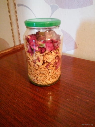 Лепестки розы.