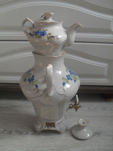 Самовар электрический со шнуром и заварочный чайник,фарфор.