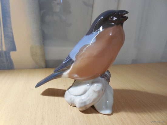 Фарфоровая статуэтка. Снегирь. Копенгаген.