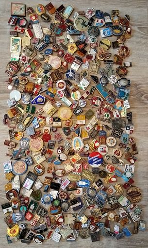 Новогодняя распродажа. Большой лот значков. Свыше 300 штук. С рубля, без минимальной цены.