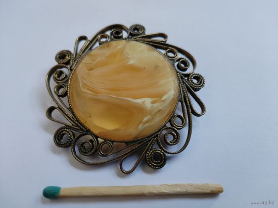 Брошка СССР. винтажная, ажурная с имитацией янтаря. латунь