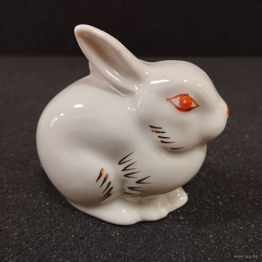 Статуэтка фарфоровая Заяц Кролик, Полонное. СССР