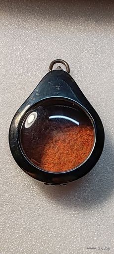 Чехол от старых карманных часов.