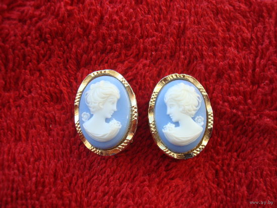 Винтажные клипсы "Камея" в идеальном состоянии.