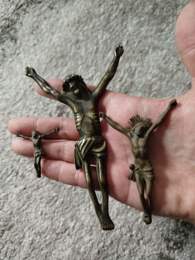 3 бронзовые католические распятья,с рубля