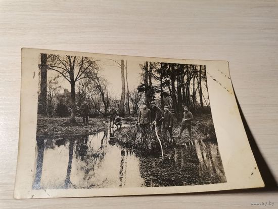 Почтовая карточка, фотография военнослужащих у воды, до 1917 года.