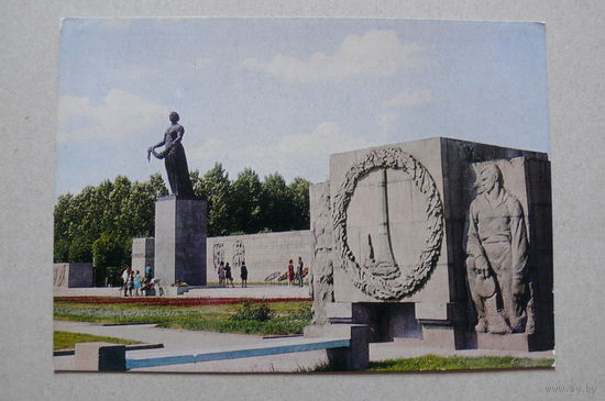 ДМПК, 08-04-1974; Стукалов В.(фото), Ленинград. Пискаревское кладбище; чистая.