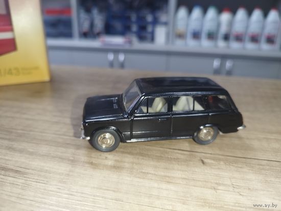 Ваз 2102 А11,есть дефект креп капота, нет двигателя и заднего стекла.С рубля