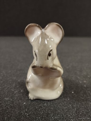 Статуэтка фарфоровая Мышка, ЛФЗ. СССР