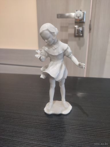 Статуэтка девочка с бабочкой hutschenreuther германия