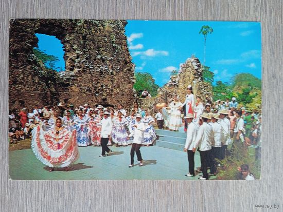 Этнография. Панама. Фолшьклорное представление с местной музыкой и типичными танцами