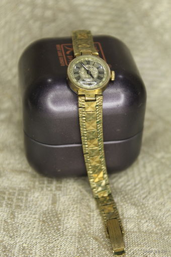 Часы нежные женские CHAIKA