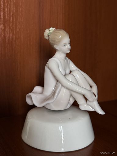 Музыкальная фарфоровая статуэтка  БАЛЕРИНА В РОЗОВОМ.  HERVIT / Италия.