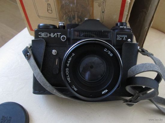 Все лоты с рубля.Фотоаппарат Зенит ЕT с объективом Helios 44M-4,в оригинальной коробке.