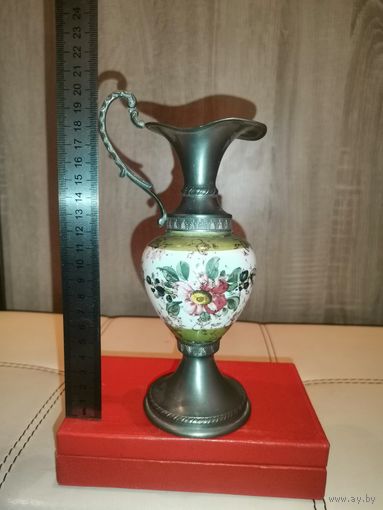 Декоративный кувшин с оловянными элементами, высота 21 см., клеймо REINN ZINN.