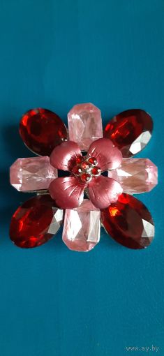 Брошь, стилизованная под крест. Винтаж.