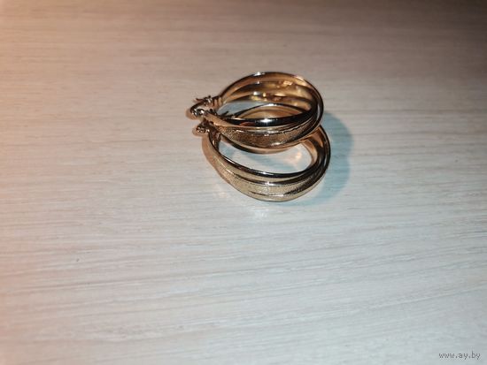 Металлические серьги-кольца с витым объёмным дизайном, замки рабочие.