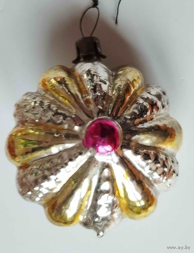Елочная игрушка СССР. Стеклянный Медальон или Цветок с выпуклым рельефом.