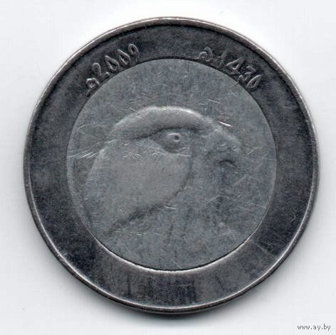 АЛЖИРСКАЯ НАРОДНАЯ ДЕМОКРАТИЧЕСКАЯ  РЕСПУБЛИКА 10 ДИНАРОВ  2009. ФАУНА. СОКОЛ. БИМЕТАЛЛ