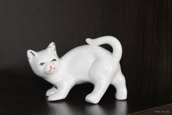 Фарфоровая статуэтка "Кошечка".