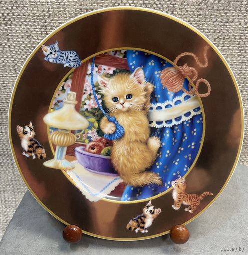 Декоративная фарфоровая настенная тарелка Mitterteich Германия. Сегодня я хочу подняться высоко! Из коллекции Веселые кошачьи шалости. 21 см 1999 год.