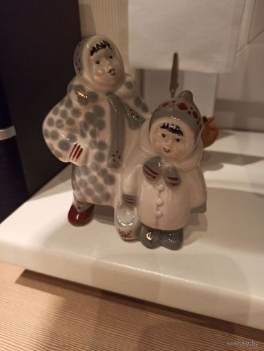 Статуэтка фарфор Зимний дворик, дети. Полонное.