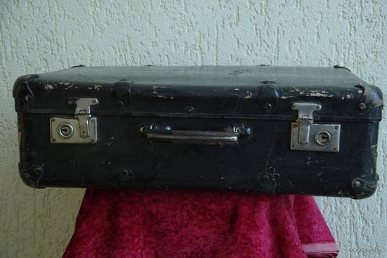 Чемодан  ( 35,5 х 55,5 , высота 19 см )