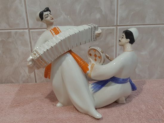 Статуэтка фарфоровая Гопак с 1 руб. без МЦ