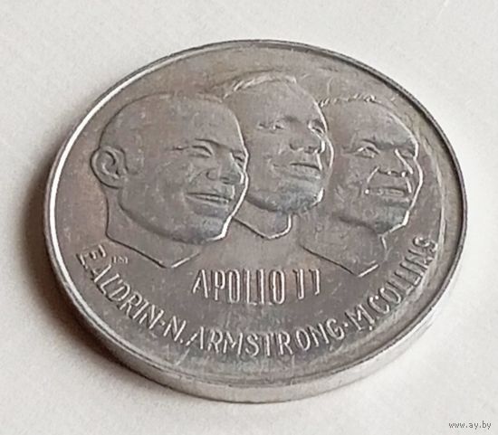 - Памятная монета-медаль APOLLO 11