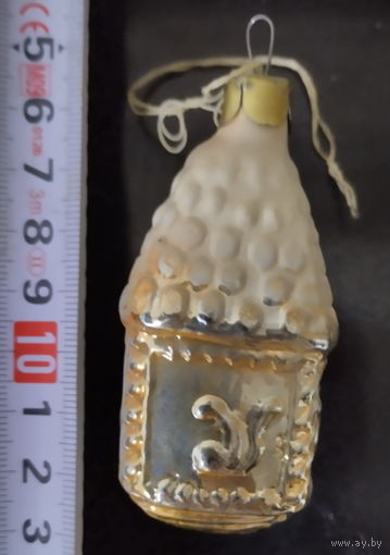 Советская елочная игрушка "Домик с белочкой"