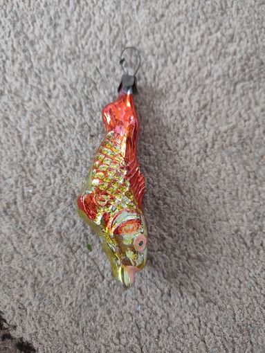 Ёлочная игрушка золотая рыбка.