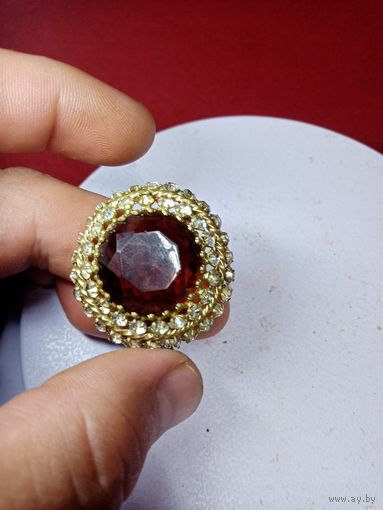 С рубля без мц. брошь круглая. диам 3.5см.