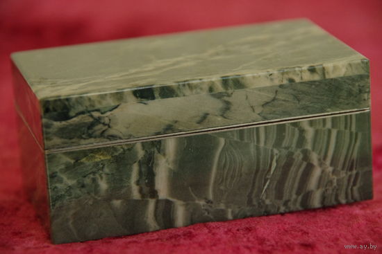 Шкатулка , натуральный камень ( 5,5 см х 9 см , высота 4,5 см )