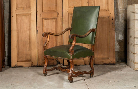 Старинное кресло