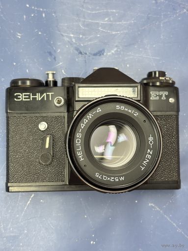 Фотоаппарат зенит + оригинальный чехол + объектив Helios 44m 4, 58mm 1.2