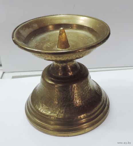 Бронзовый подсвечник  50-60-е годы Европа. Высота 12.5 см.