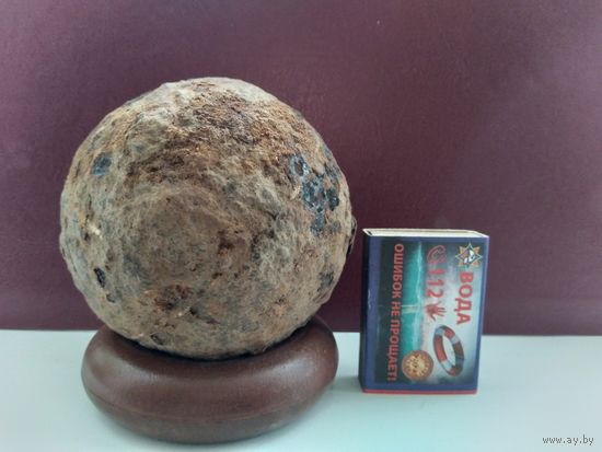 Ядро пушечное большое.