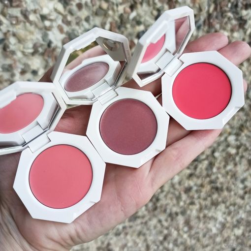 Кремовые румяна Fenty Beauty by Rihanna Cheeks Out Freestyle Cream Blush 3 gr