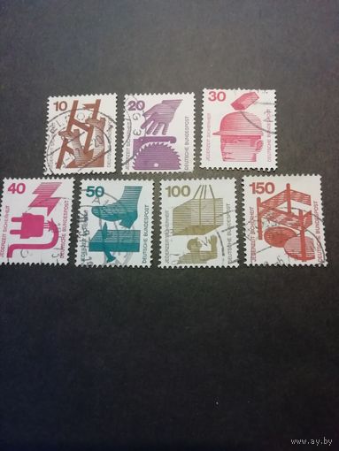ФРГ 1972 Семь марок из серии "Стандарт. Безопасность" (гашеные без клея) Мi.695-696,698-700,702-703 каталог 3.30 евро