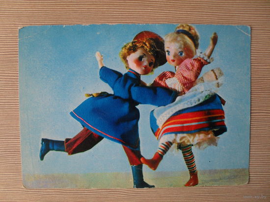 ПОДПИСАННАЯ ОТКРЫТКА . СССР. РУССКИЙ СУВЕНИР. "КТО В РАДОСТИ ЖИВЕТ, ТОГО КРУЧИНА НЕ ВОЗЬМЕТ."